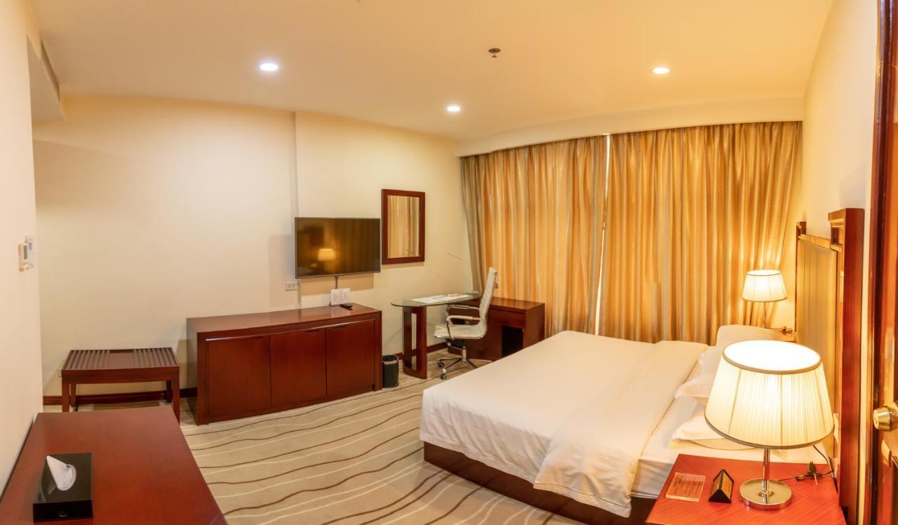 Swiss-Belhotel Blulane Manila Exteriör bild