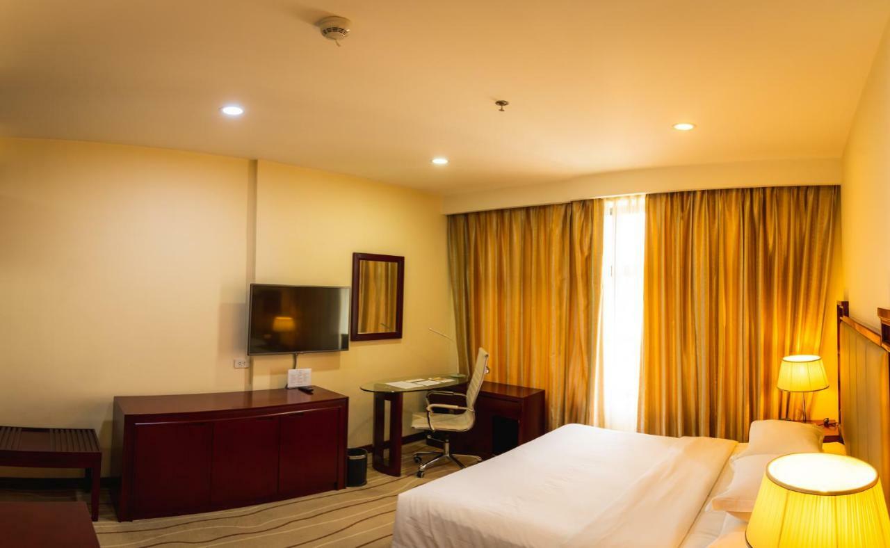 Swiss-Belhotel Blulane Manila Exteriör bild